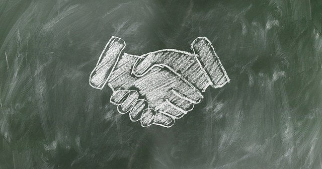 shaking-hands-gd12c8f005_640